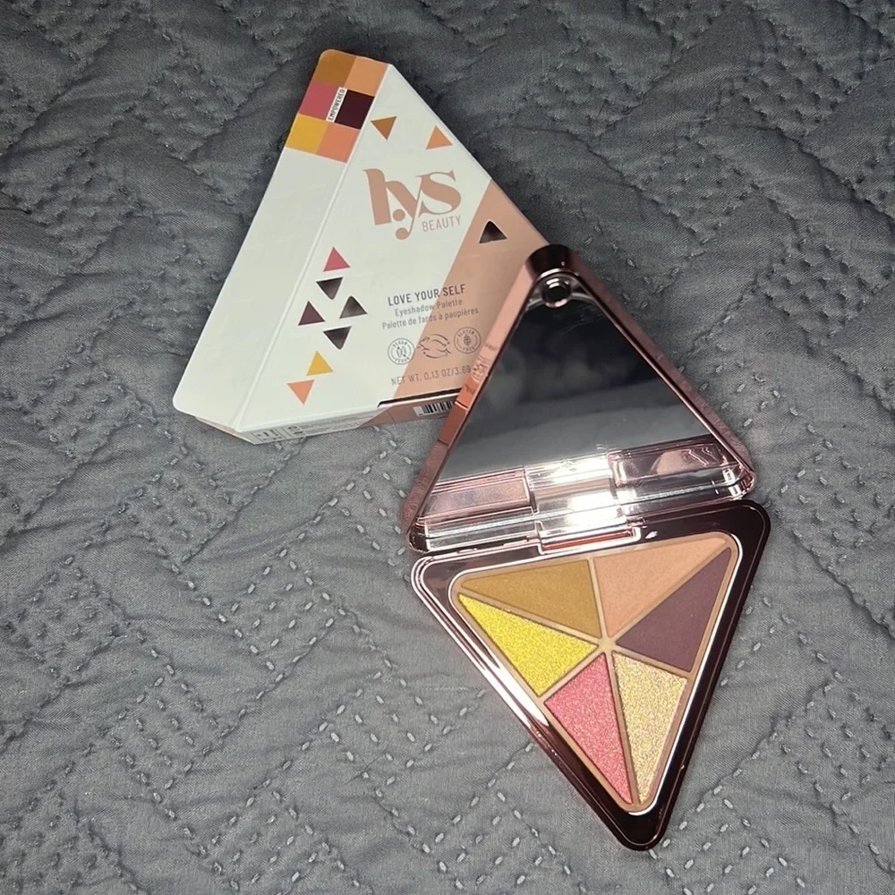 Love Yourself Eyeshadow Palette​​​